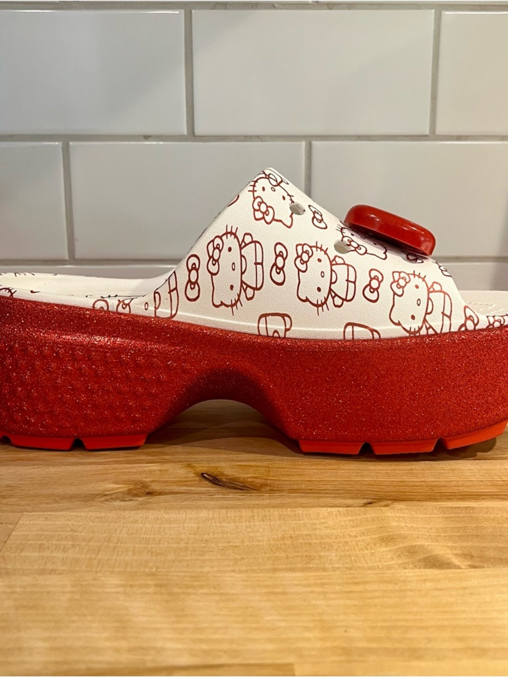 Hello Kitty x Crocs Stomp Red Glitter Platform Slides Size 8 Y2k Sanrio Sandals - Picture 10 of 12